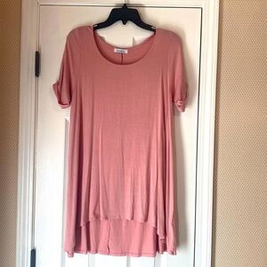 Carslase large pink top women. Great with leggings or jeggings.